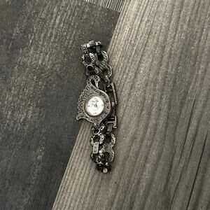 pieve nicol swan shaped quarts watch